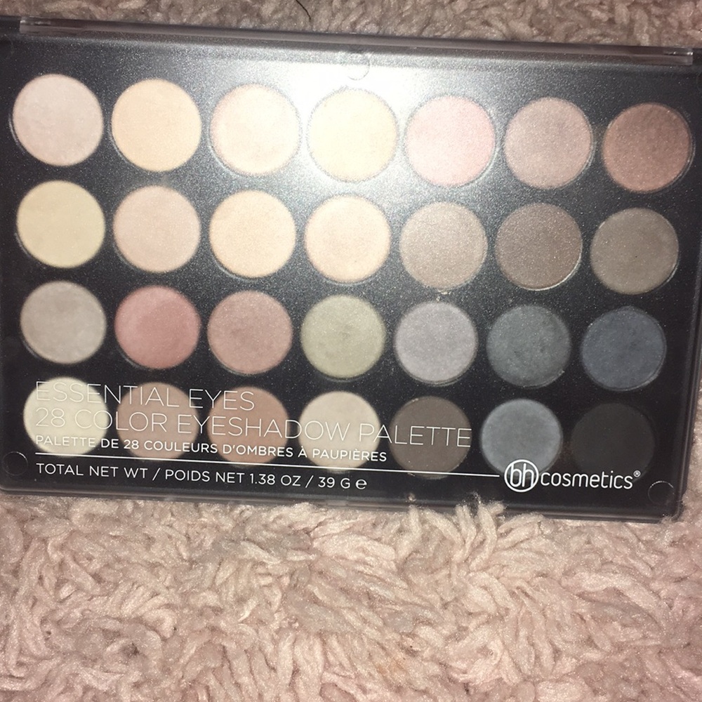 Essential eyes 28 color eyeshadow palette